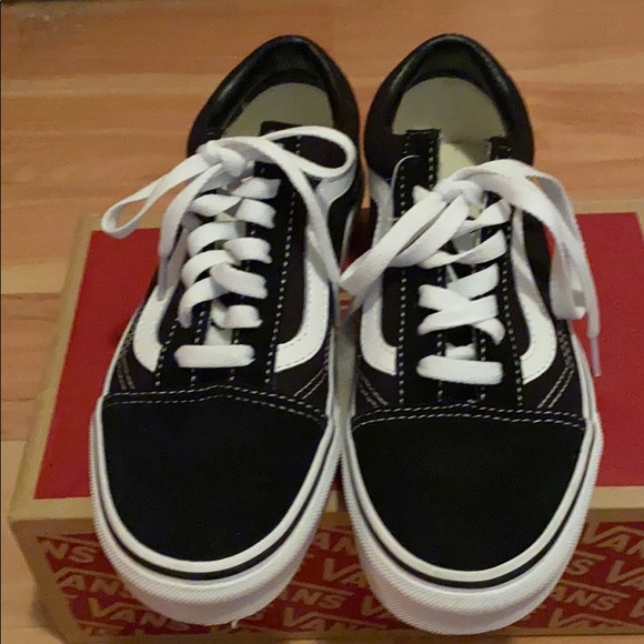 Vans - Picture 2 of 7